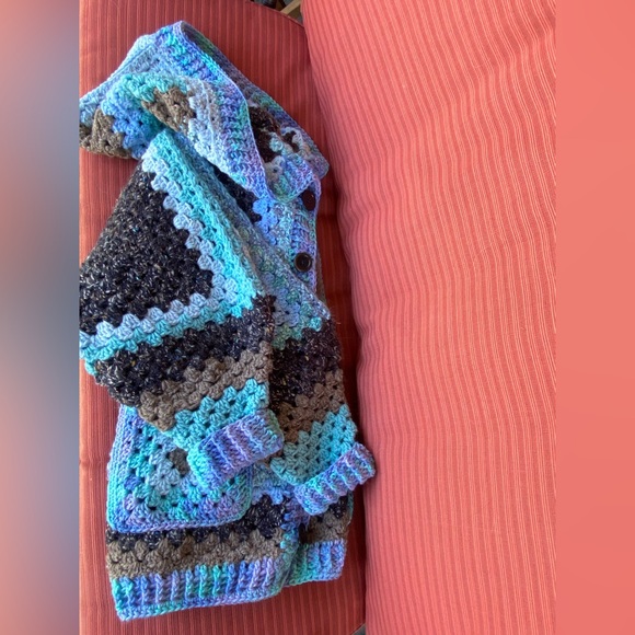 Hand made new crochet cardigan/sweater with hood and pockets - Picture 2 of 6